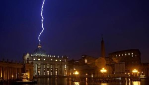 Fulmine su San Pietro