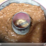 Dolce con gocce di cioccolato bianco