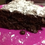 Dolce con gocce di cioccolato bianco